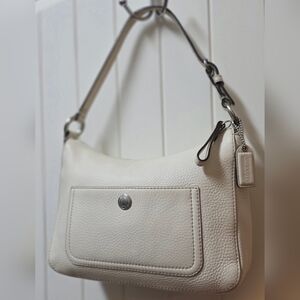 COACH Chelsea Pebble Grain Ivory Leather Hobo Bag F10890 EUC